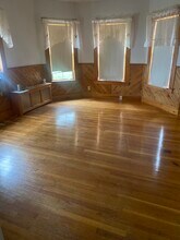 39 Saint James St, Unit 1 in Lowell, MA - Building Photo - Building Photo