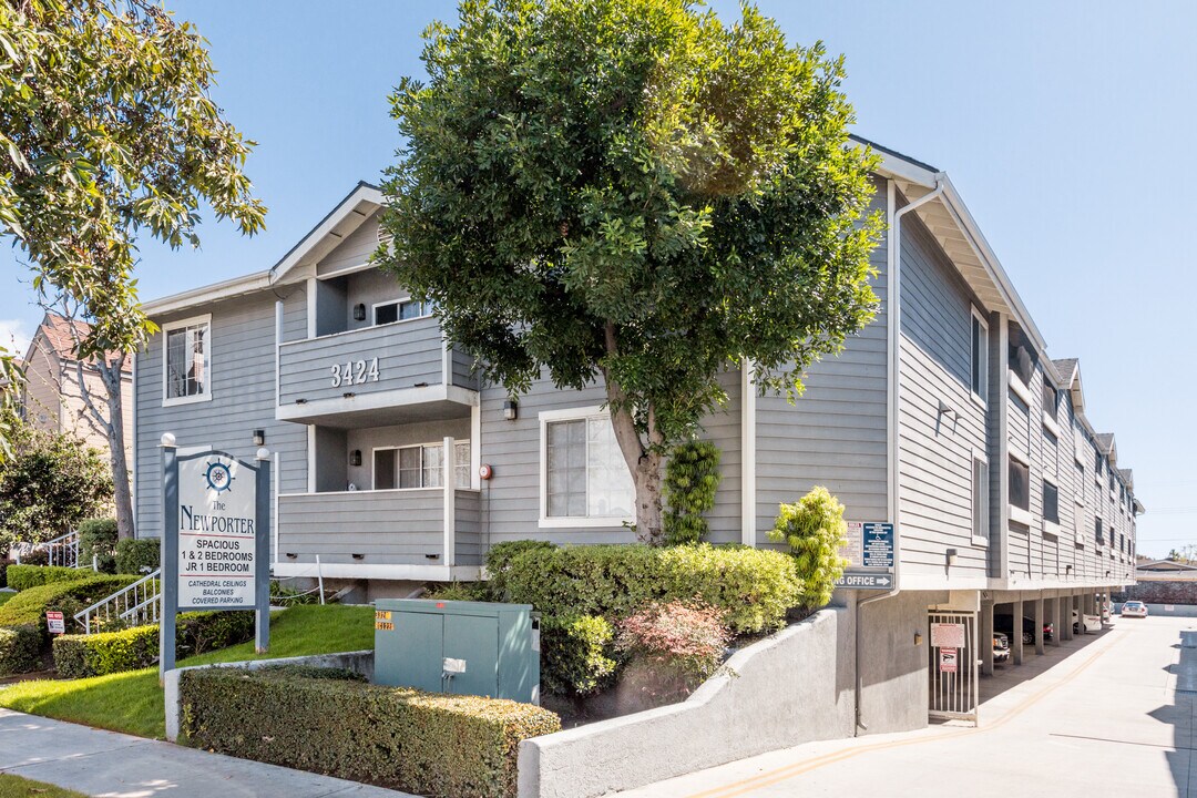 The Newporter Apartments in Anaheim, CA - Building Photo