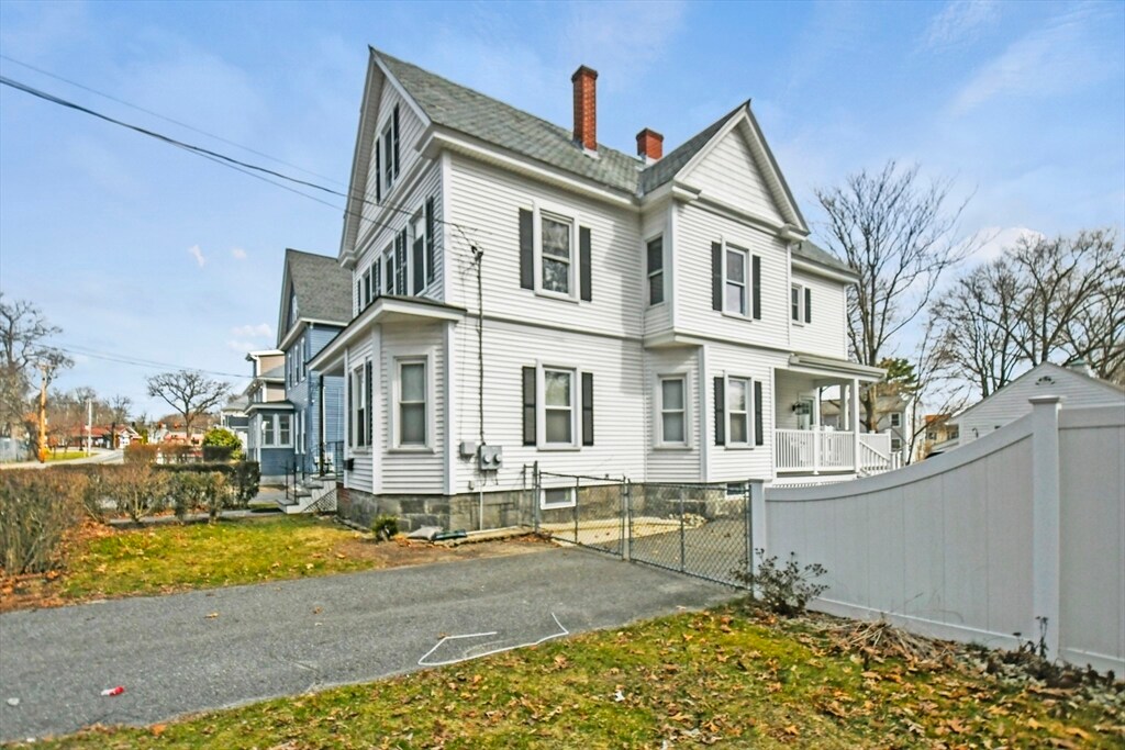 48 Boylston St-Unit -2 in Lowell, MA - Building Photo