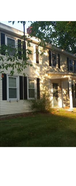 1 Hale Spring Rd, Unit 2nd Floor in Plaistow, NH - Building Photo