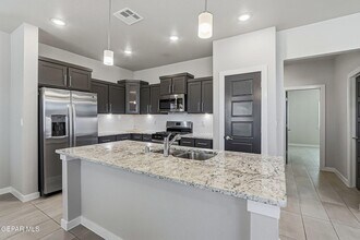 788 Plains Blackfoot Dr, Unit 0601 in Socorro, TX - Building Photo - Building Photo