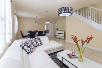 9965 NW 86th Terrace in Doral, FL - Building Photo - Building Photo