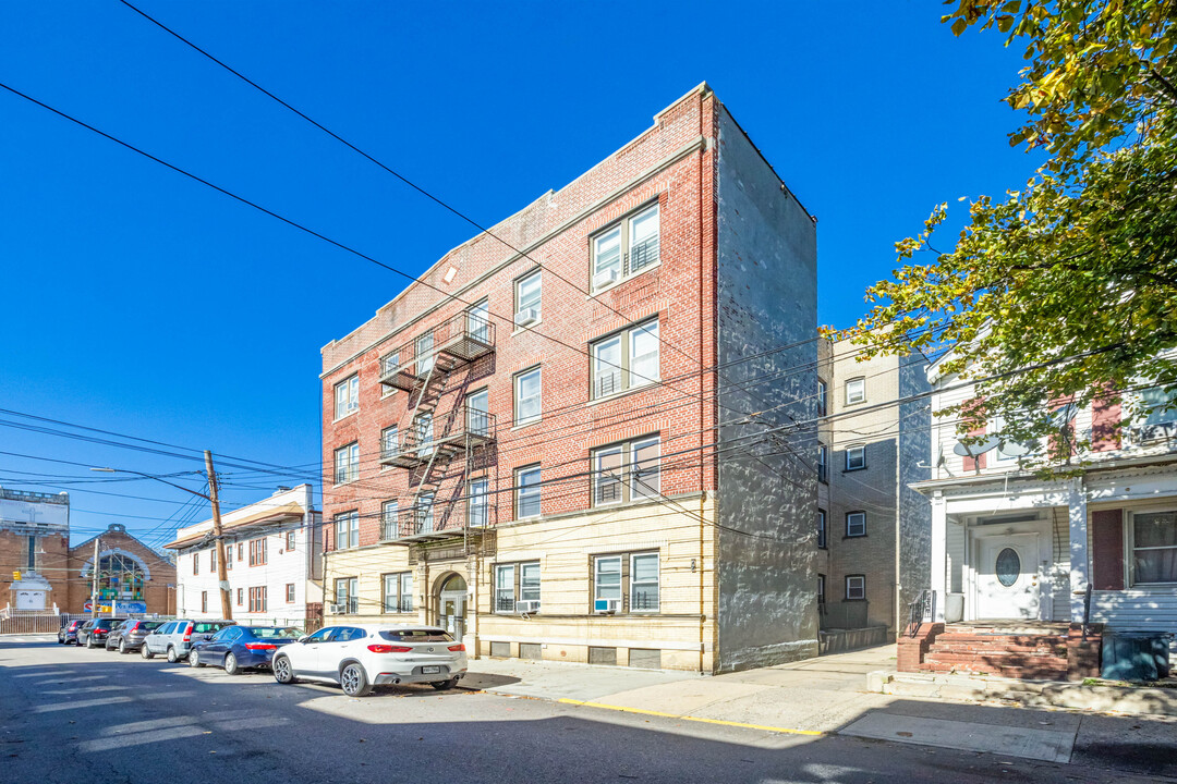 74-11 88th Rd in New York, NY - Foto de edificio