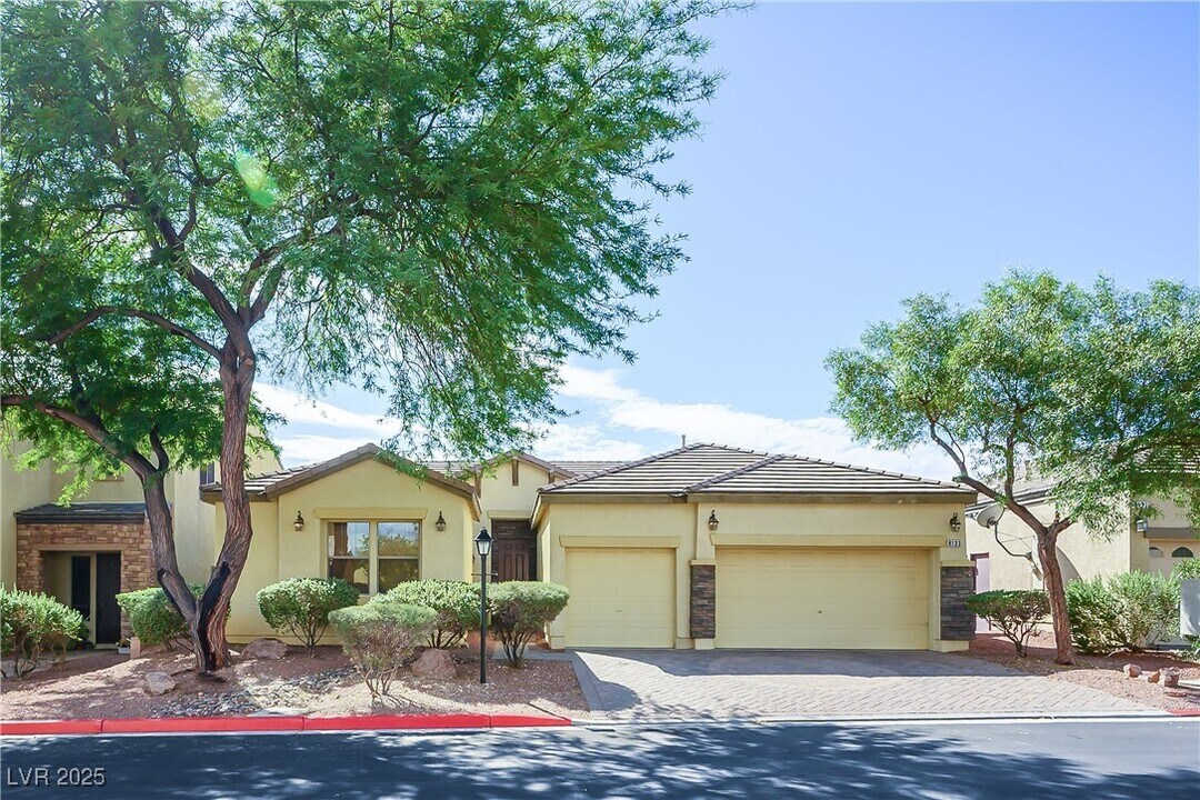 8133 Chestnut Hollow Ave in Las Vegas, NV - Building Photo