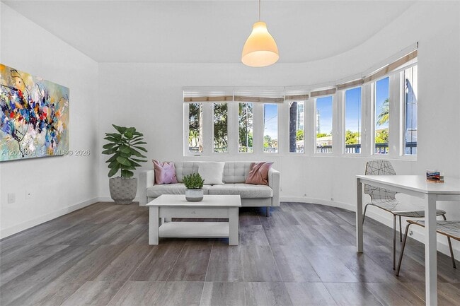 557 Michigan Ave in Miami Beach, FL - Building Photo - Building Photo