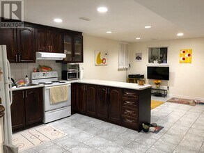 14 Garnet Ave in Toronto, ON - Building Photo - Building Photo