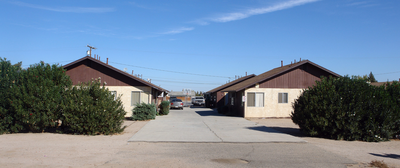 A in Hesperia, CA - Foto de edificio