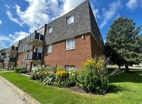Courtyard Apartments in Tillsonburg, ON - Building Photo