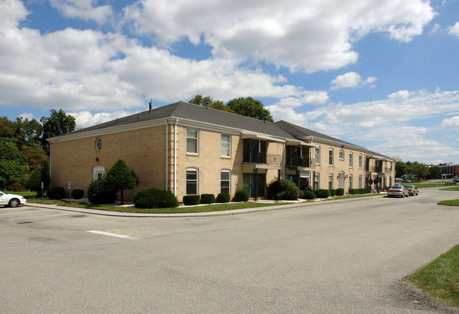 Chateau Riviera Apartments in Salem, VA - Foto de edificio - Building Photo