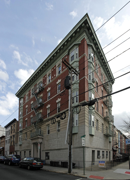 245 Garden St in Hoboken, NJ - Building Photo