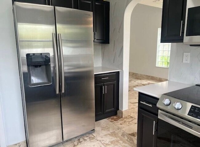 1298 NW 192nd Terrace in Pembroke Pines, FL - Building Photo - Building Photo