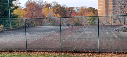 2311 Pimmit Dr, Unit 812E in Falls Church, VA - Building Photo - Building Photo