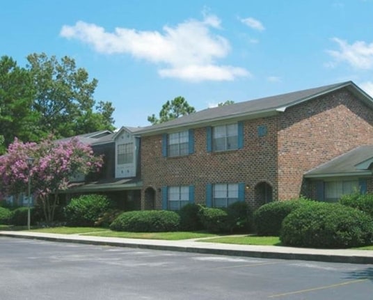 Amberwood Townhomes in N. Charleston, SC - Foto de edificio - Primary Photo