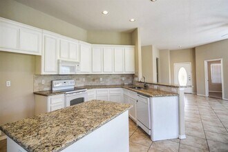 105 Cove Pl Ct in Montgomery, TX - Building Photo - Building Photo