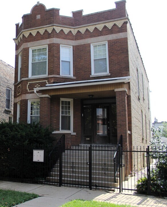 4213 W Kamerling Ave in Chicago, IL - Building Photo