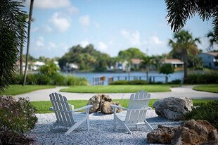 Snell Isle in St. Petersburg, FL - Building Photo