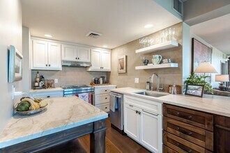 1006 Guadalupe St in Kerrville, TX - Building Photo - Building Photo