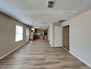 3015 Cesareo Dr in Grand Prairie, TX - Foto de edificio - Building Photo