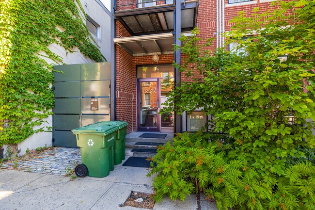 4417 De Bullion Rue in Montréal, QC - Building Photo - Building Photo