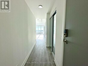 30 Upper Mall Wy in Vaughan, ON - Building Photo - Building Photo