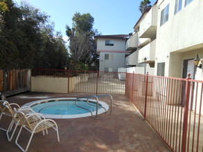 Holliston Apartments - Pasadena, CA in Pasadena, CA - Foto de edificio - Building Photo