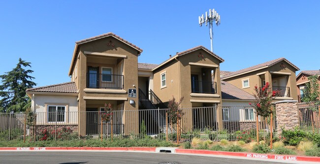 Casa De Esperanza in Stockton, CA - Foto de edificio - Building Photo