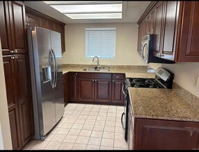 2112 E Vista Way in Vista, CA - Building Photo - Building Photo
