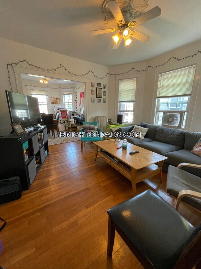 44 Fairbanks St, Unit 3