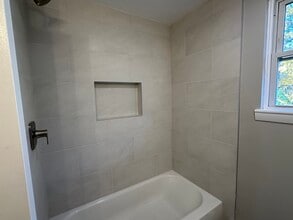 132 Edgehill Rd in Norwood, MA - Foto de edificio - Building Photo