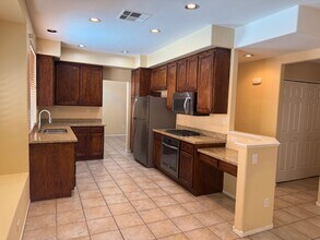 7944 Bonaventure Dr in Las Vegas, NV - Building Photo - Building Photo