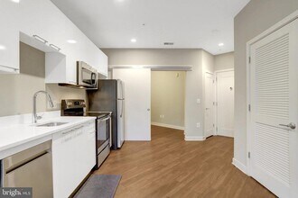 989 S Buchanan St in Arlington, VA - Building Photo - Building Photo