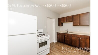 4504 W Fullerton Ave in Chicago, IL - Building Photo - Building Photo