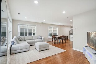 2424 Lyndale Ave S in Minneapolis, MN - Building Photo