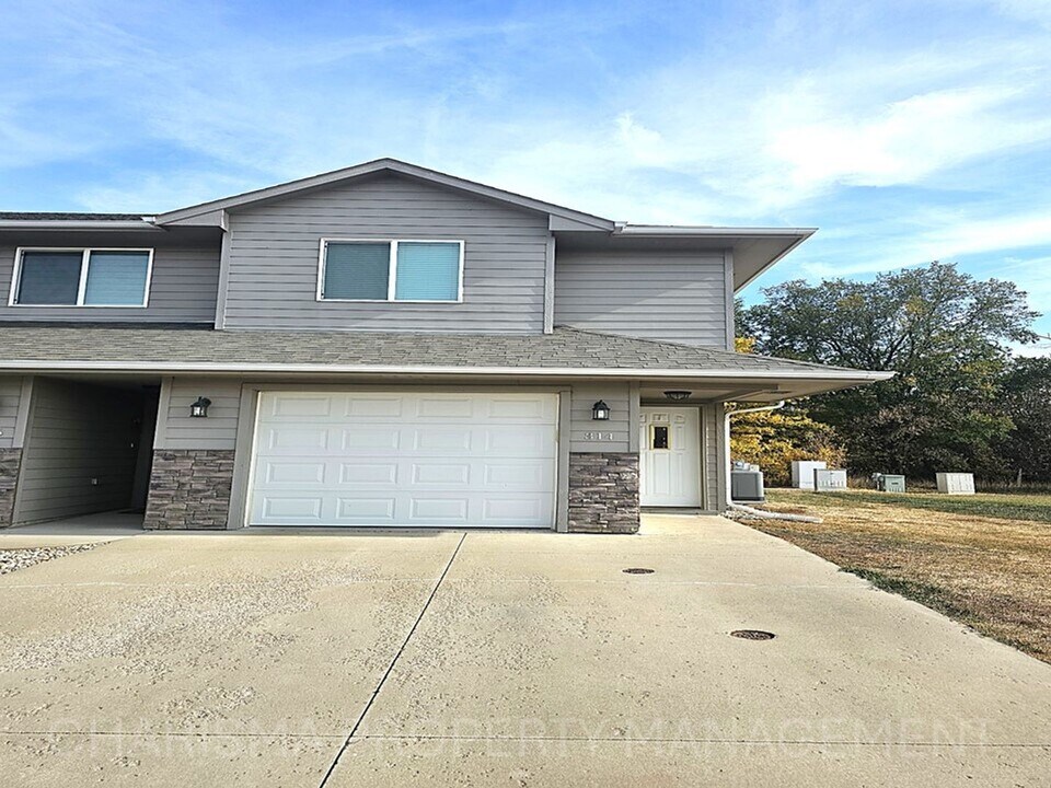 314 Macey Ave in Harrisburg, SD - Building Photo