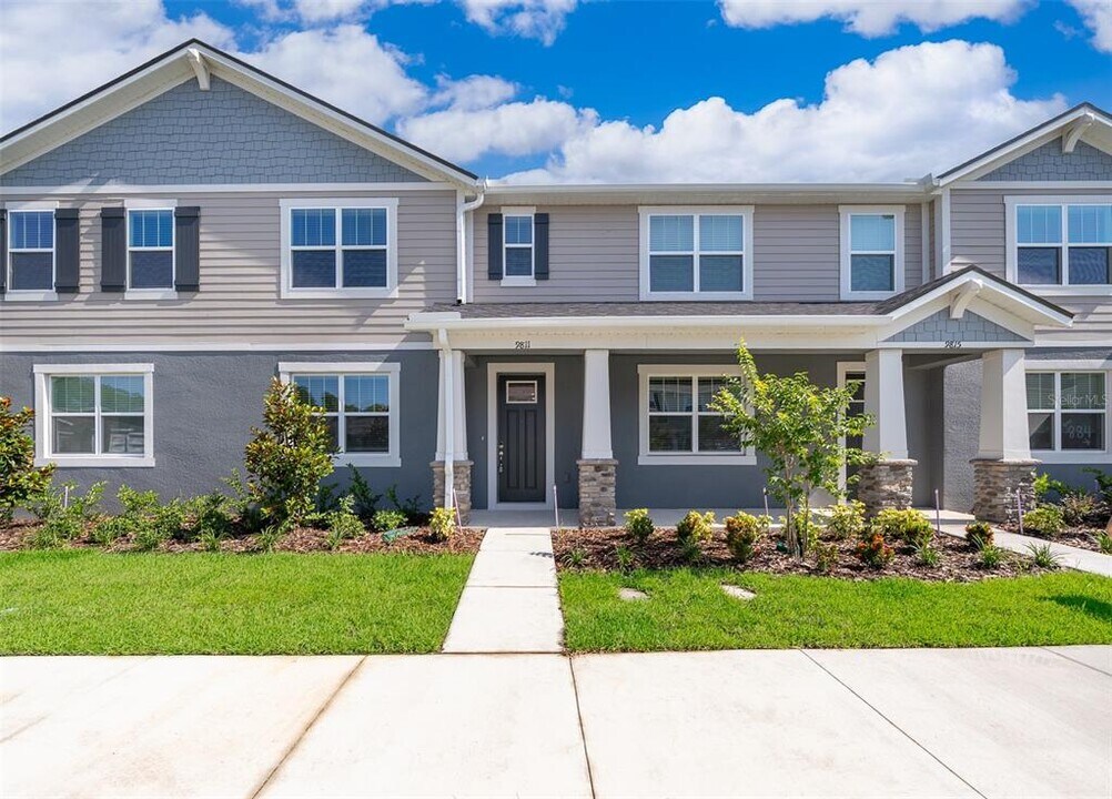 9811 Walkway Dr in Orlando, FL - Foto de edificio