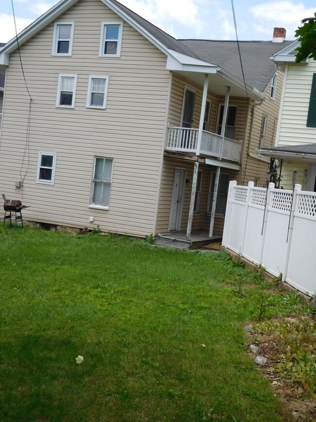 147-149 N Potomac St in Waynesboro, PA - Building Photo - Building Photo