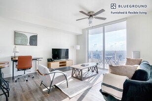 110 SW 12th St in Miami, FL - Building Photo