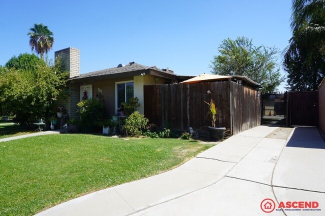 property at 6005 Nogal Ave