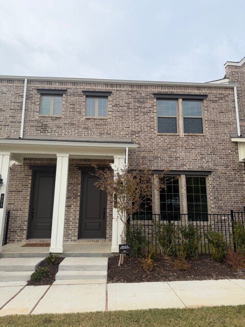 636 Big Bend Dr in Mansfield, TX - Foto de edificio