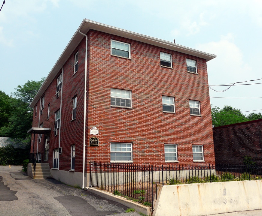 131 Massachusetts Ave in Arlington, MA - Foto de edificio