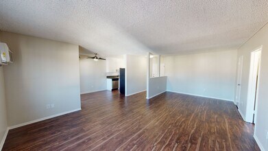Royal Terrace Apartments in Los Angeles, CA - Building Photo - Interior Photo