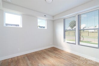2027 Isom St, Unit 185 in Charlotte, NC - Building Photo - Building Photo