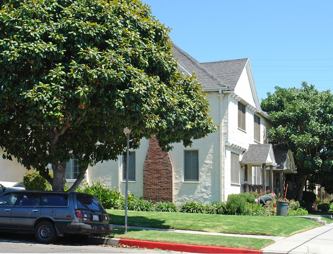 7915 Oakwood Ave in Los Angeles, CA - Building Photo - Building Photo