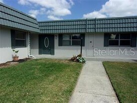 1811 Bedford Ln in Sun City Center, FL - Building Photo