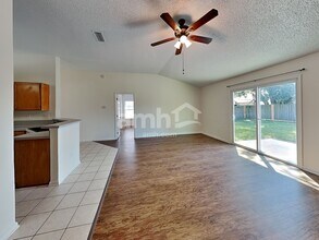 3741 Woodbriar Dr in Orange Park, FL - Foto de edificio - Building Photo