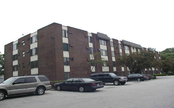 Torrence Tower Apartments in Calumet City, IL - Building Photo