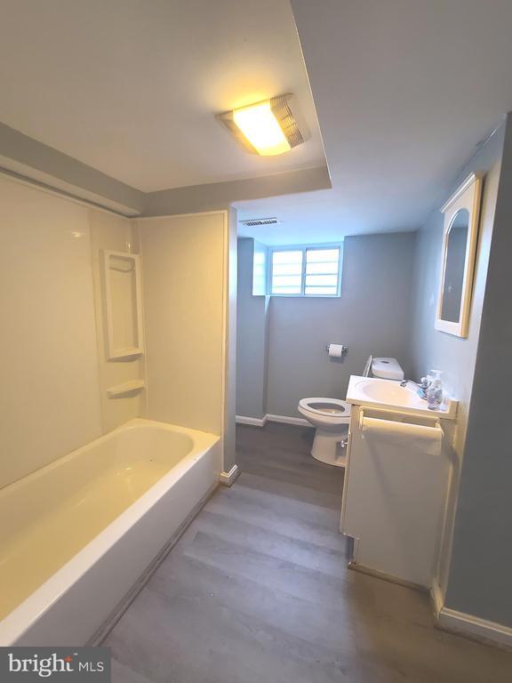 1403 N Linwood Ave in Baltimore, MD - Building Photo - Building Photo