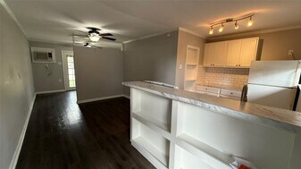 1660 Richmond Ave. in Houston, TX - Building Photo