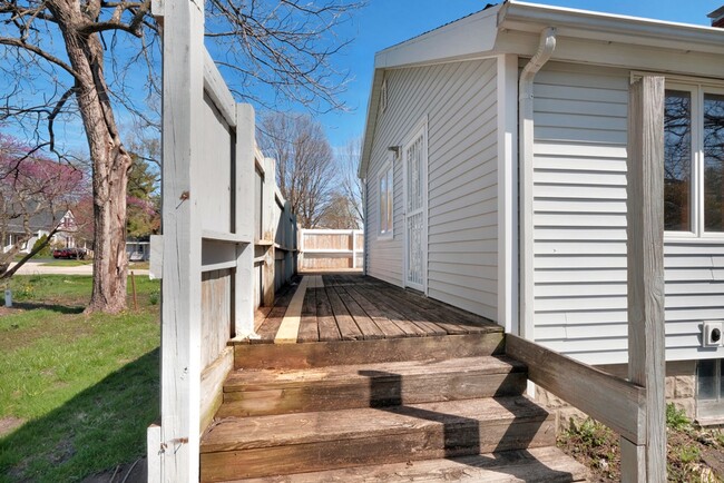 205 W Church St in Savoy, IL - Foto de edificio - Building Photo
