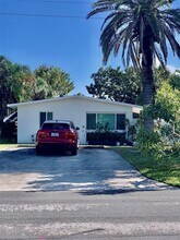 2418 NE 4th St in Pompano Beach, FL - Foto de edificio - Building Photo